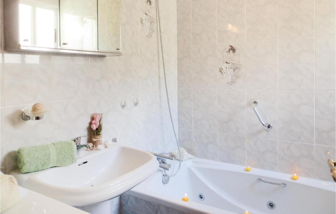 2 Bedroom Stunning Apartment In Торрев'єха Екстер'єр фото